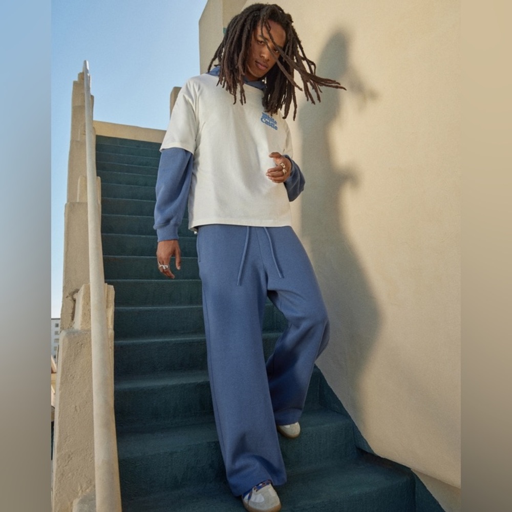 Hollister Navy Baggy Sweatpants - Picture 9 of 9